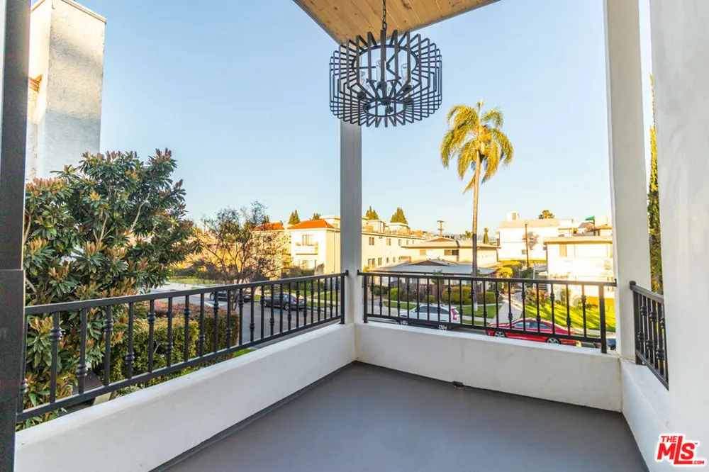 5323 Ben Avenue #1/2 Valley Village, CA 91607