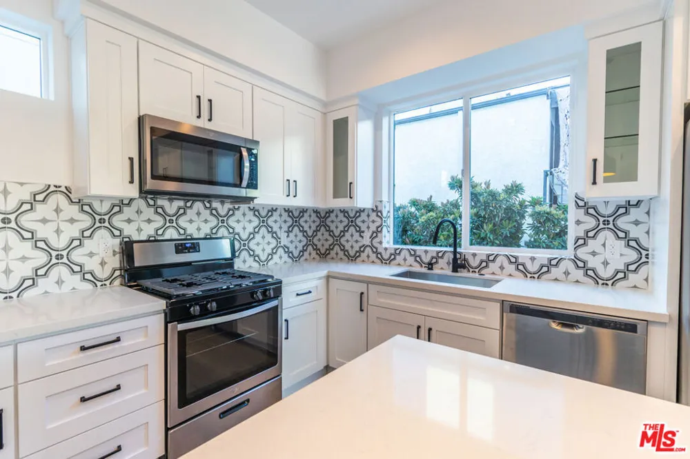 5323 Ben Avenue #1/2 Valley Village, CA 91607