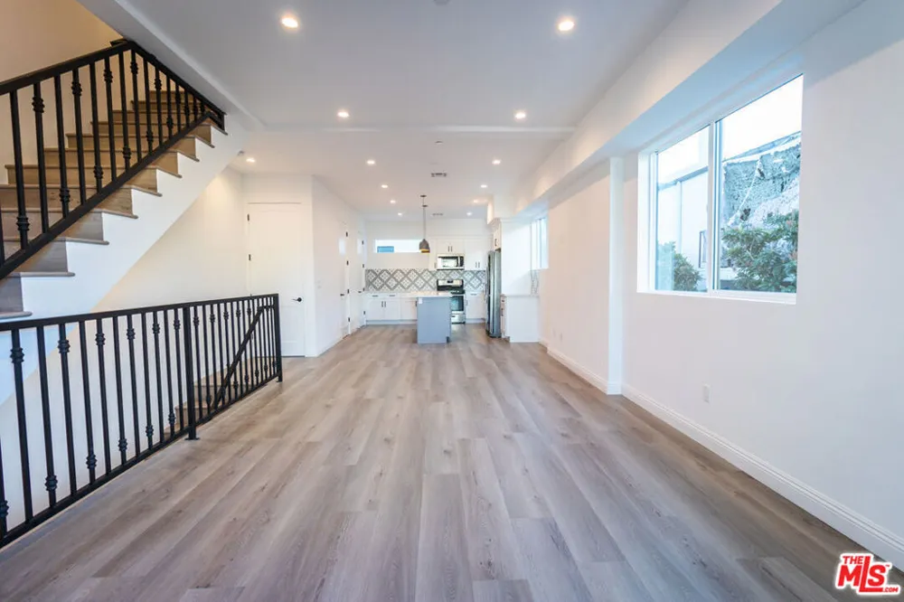 5323 Ben Avenue #1/2 Valley Village, CA 91607