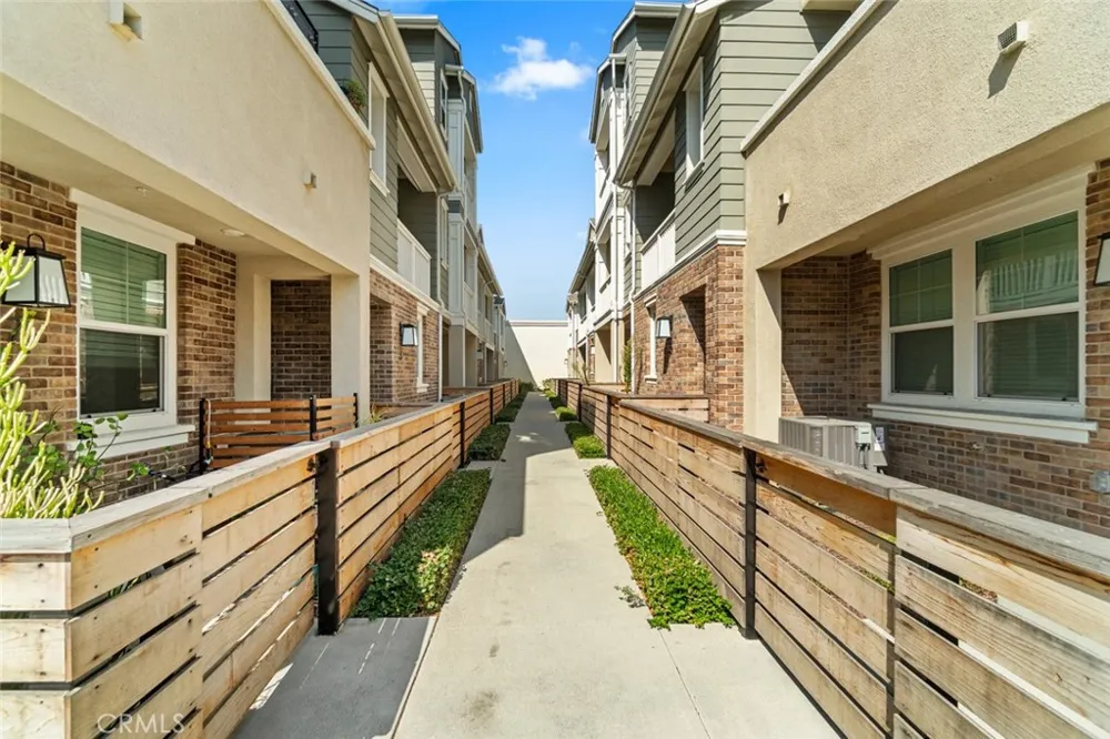 16426 Whittier #3 Whittier, CA 90603