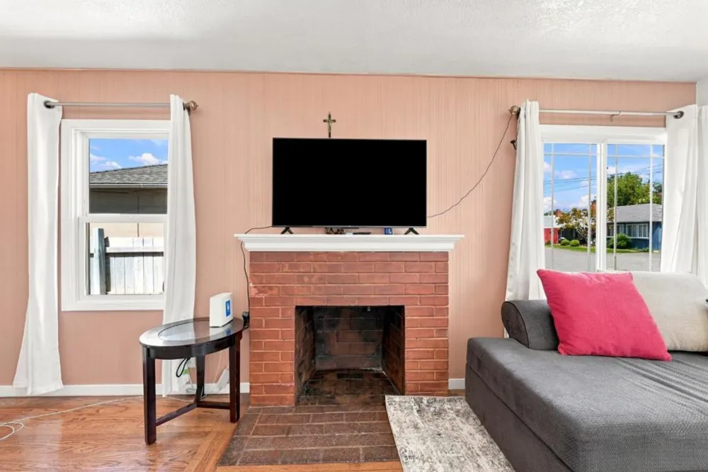 21471 Burr Way Hayward, CA 94541