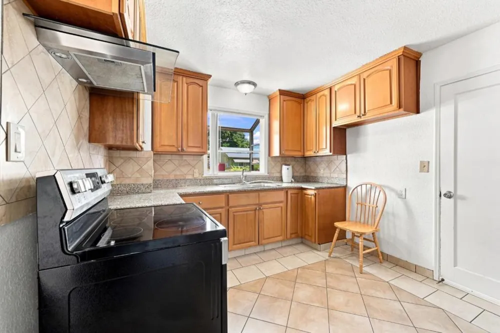 21471 Burr Way Hayward, CA 94541