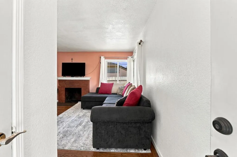 21471 Burr Way Hayward, CA 94541
