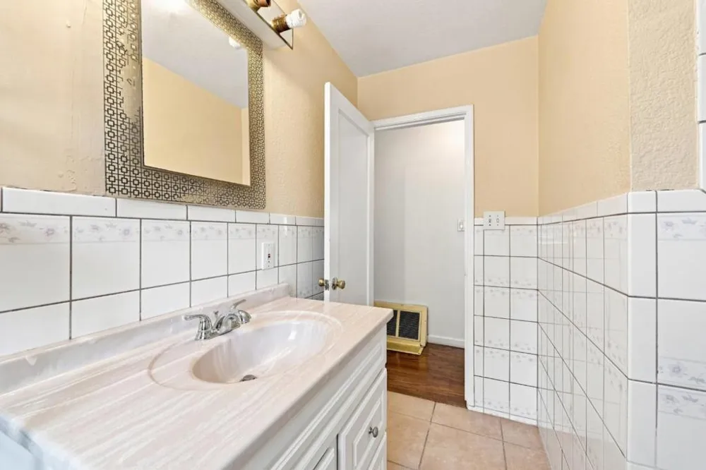 21471 Burr Way Hayward, CA 94541