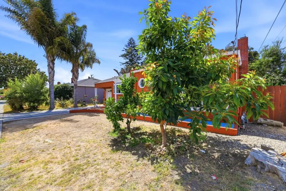 21471 Burr Way Hayward, CA 94541