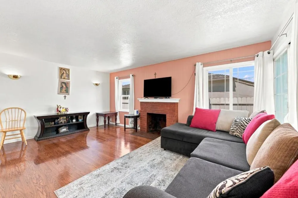21471 Burr Way Hayward, CA 94541