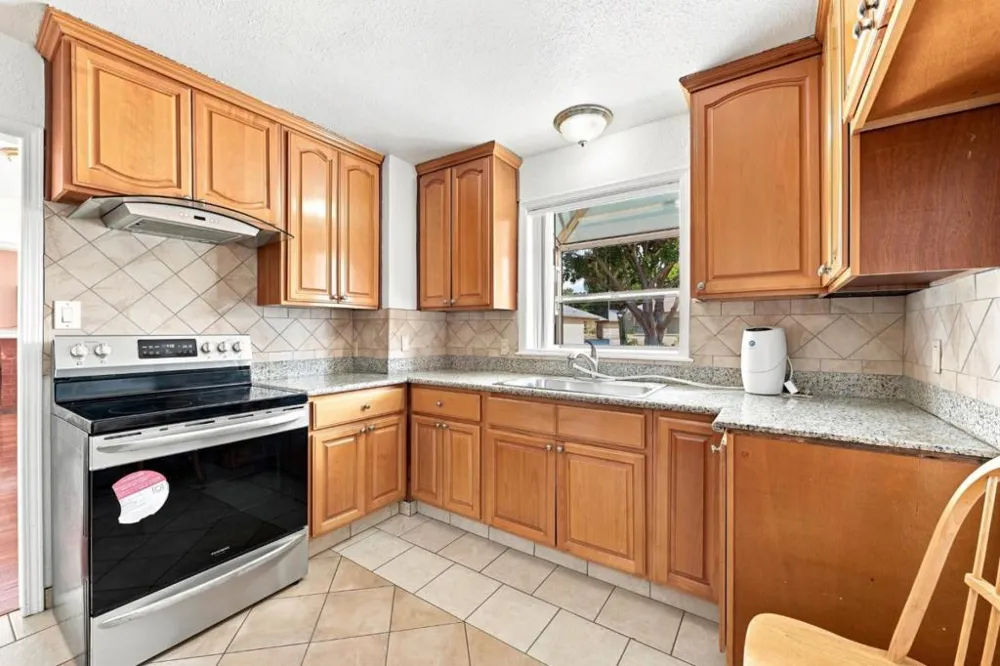 21471 Burr Way Hayward, CA 94541