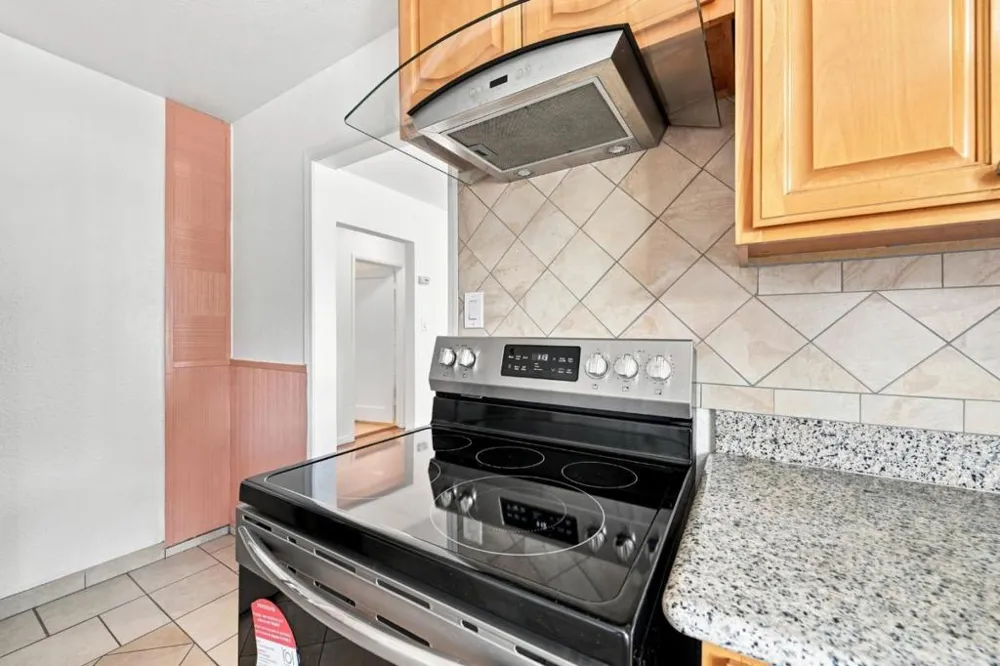 21471 Burr Way Hayward, CA 94541