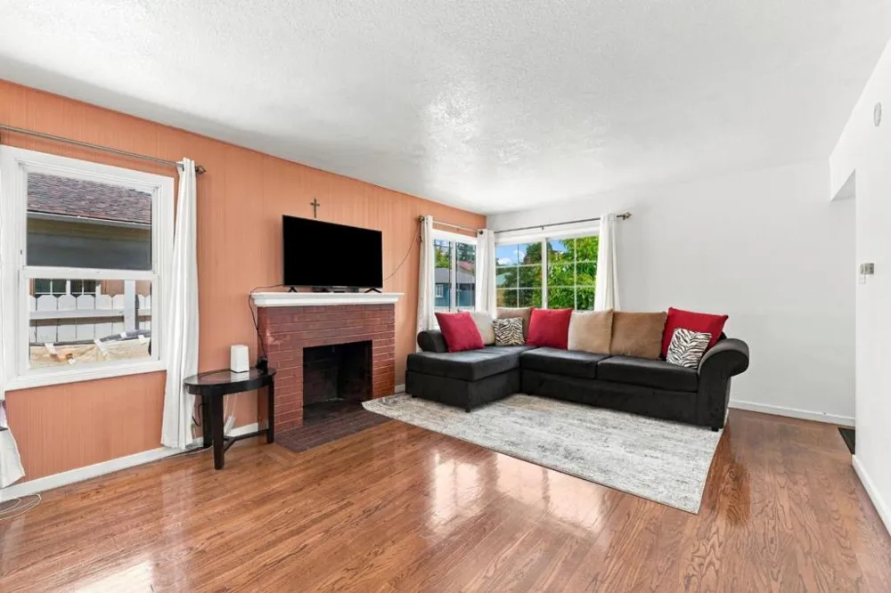 21471 Burr Way Hayward, CA 94541