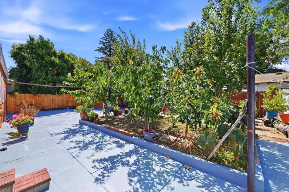 21471 Burr Way Hayward, CA 94541