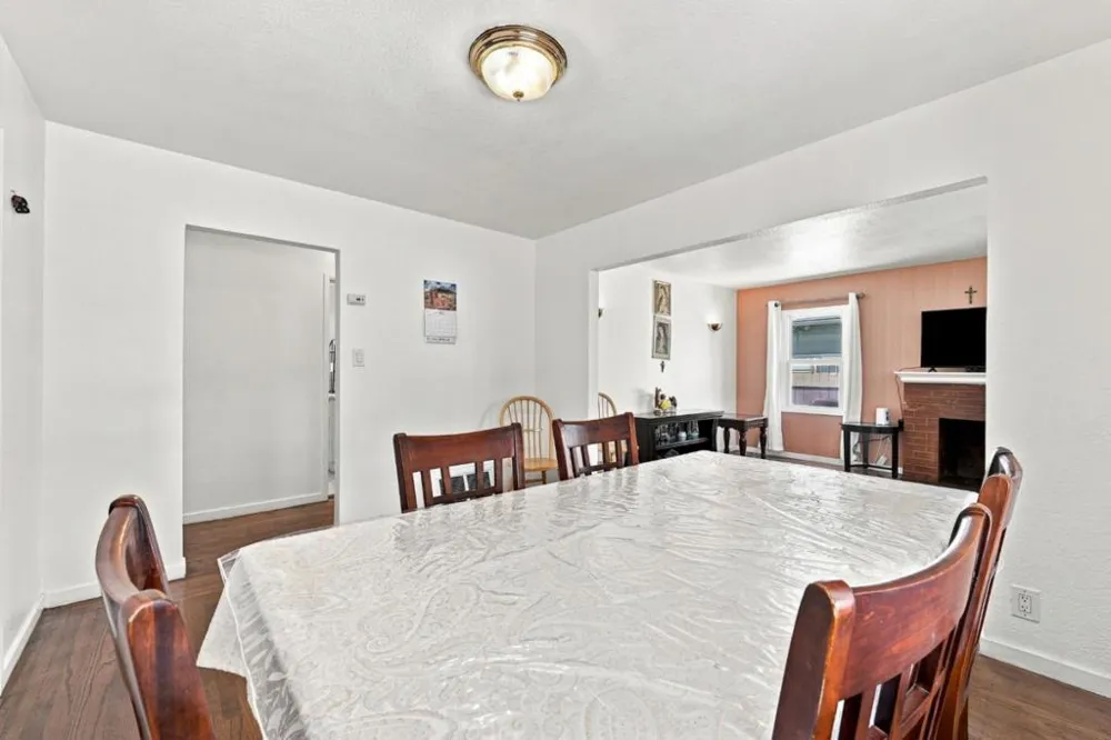 21471 Burr Way Hayward, CA 94541