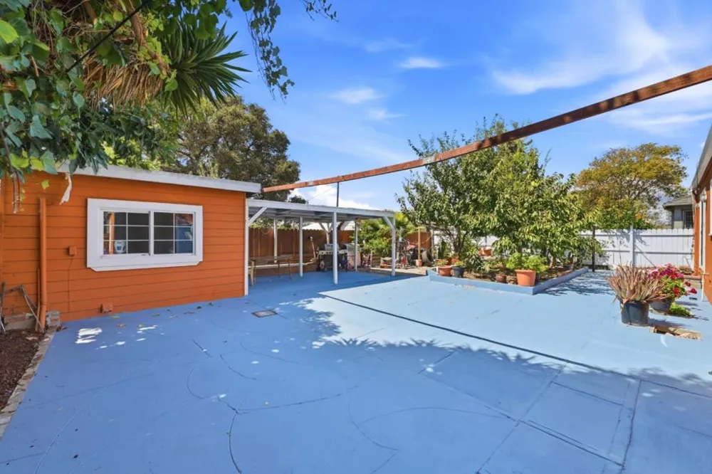 21471 Burr Way Hayward, CA 94541