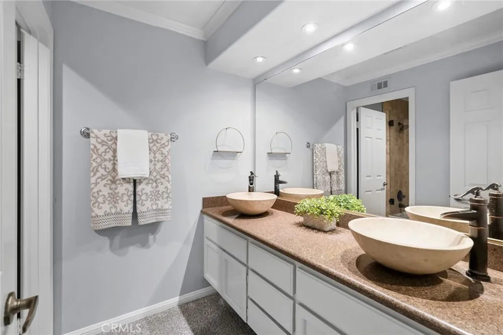 24406 Hampton Drive #B Valencia, CA 91355