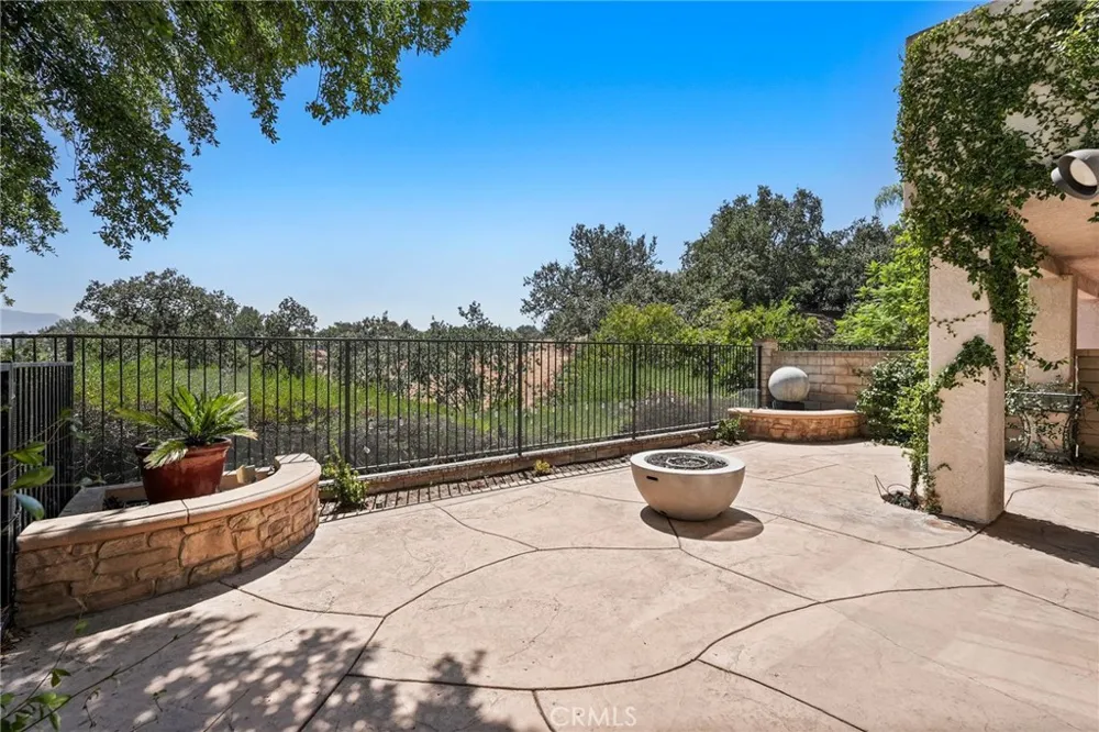 24406 Hampton Drive #B Valencia, CA 91355