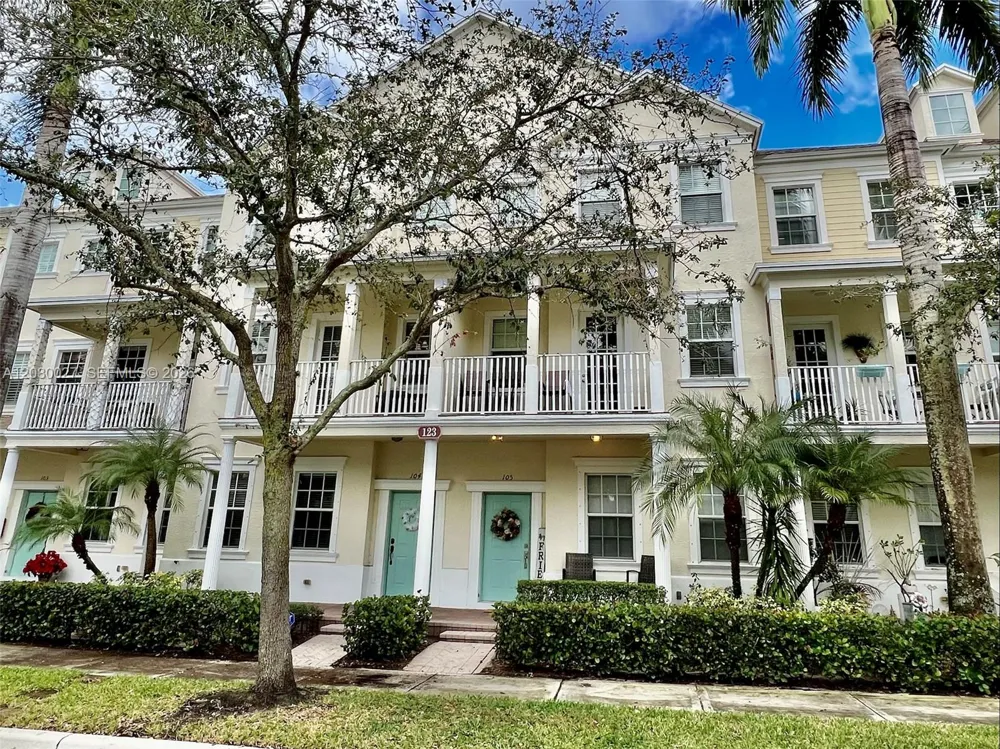123 E Royal Palm Cir #105 Jupiter, FL 33458
