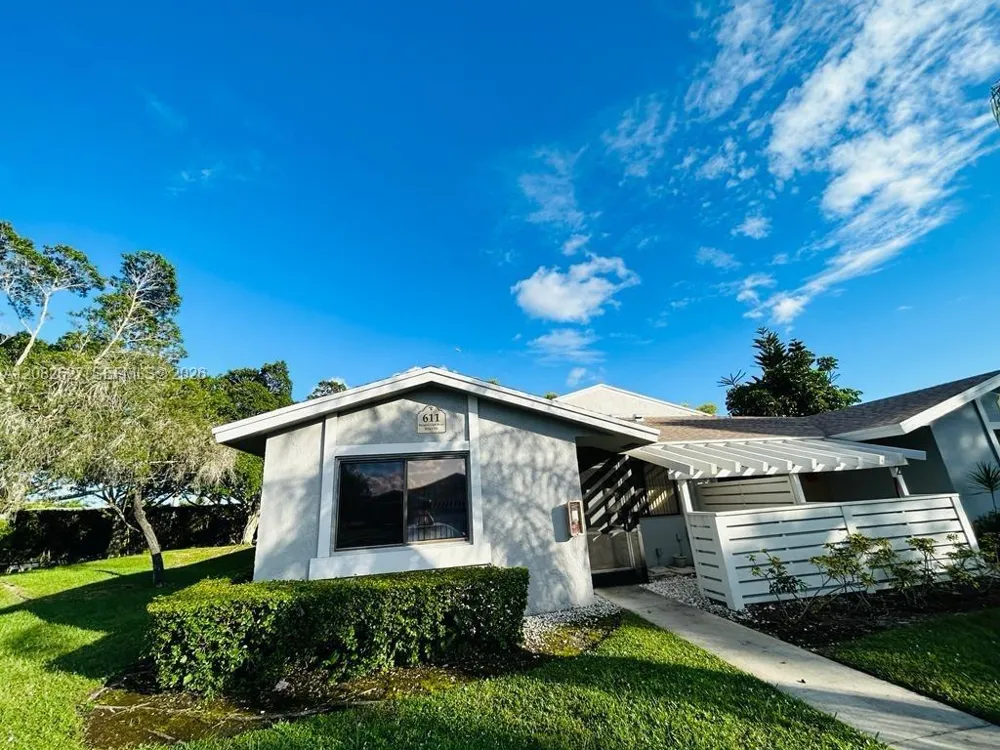 611 Racquet Club Rd #1 Weston, FL 33326