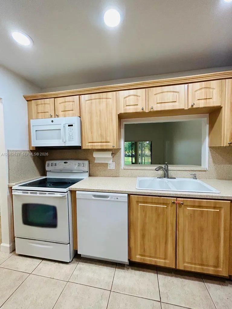 611 Racquet Club Rd #1 Weston, FL 33326