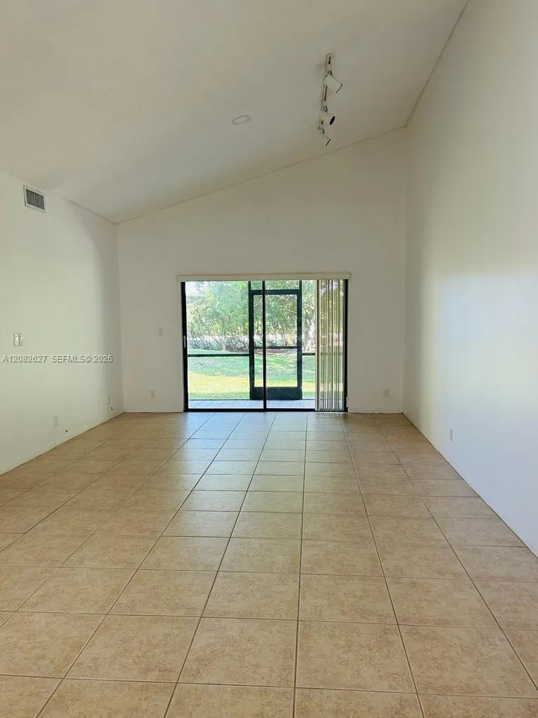 611 Racquet Club Rd #1 Weston, FL 33326