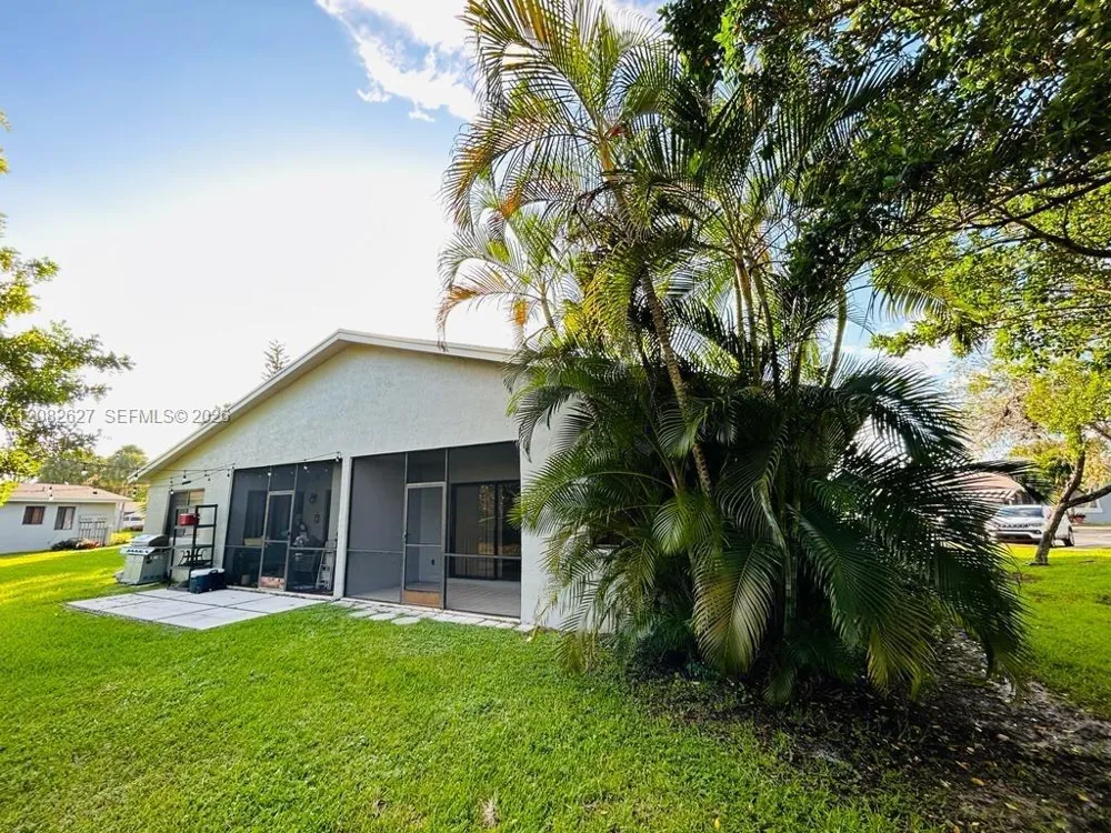 611 Racquet Club Rd #1 Weston, FL 33326