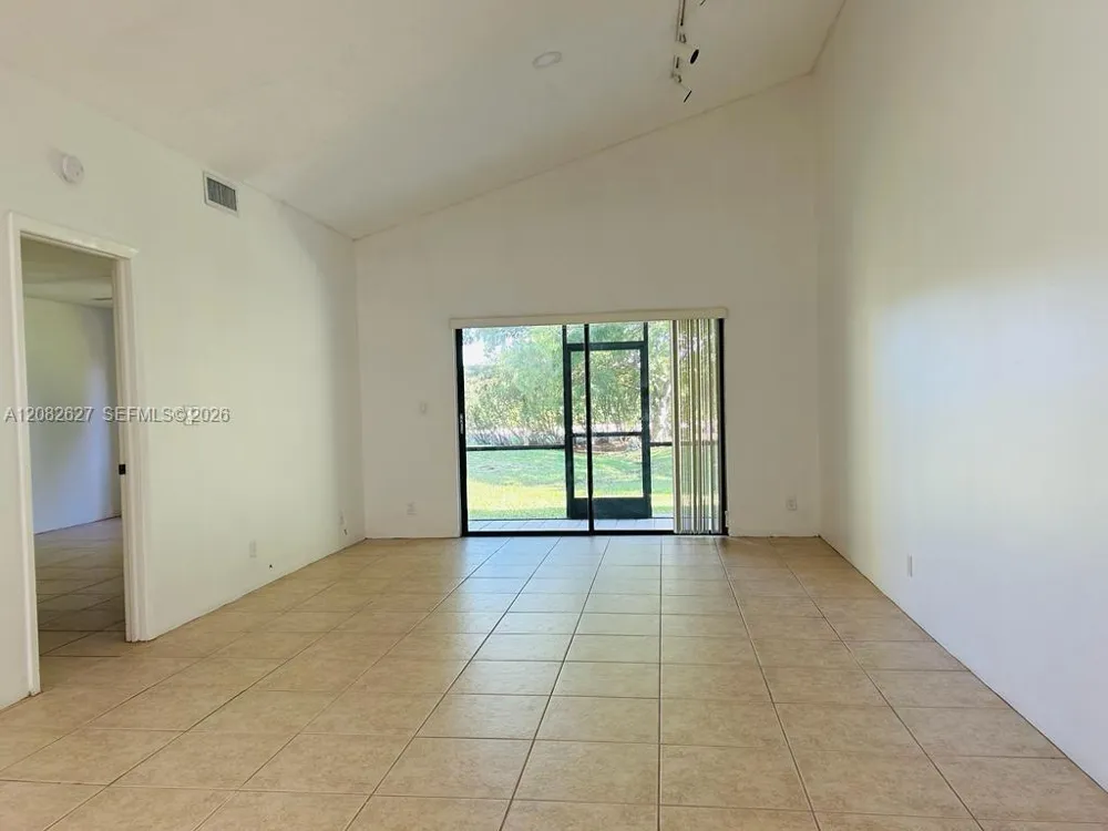 611 Racquet Club Rd #1 Weston, FL 33326
