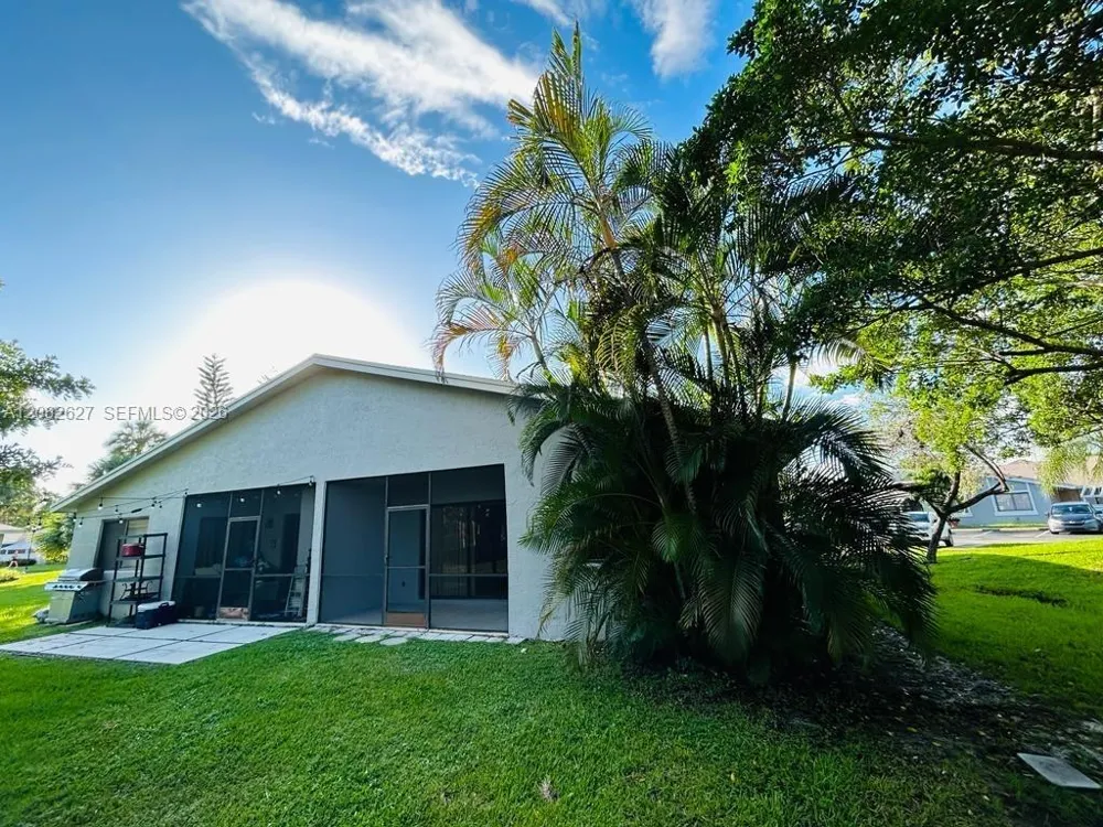 611 Racquet Club Rd #1 Weston, FL 33326