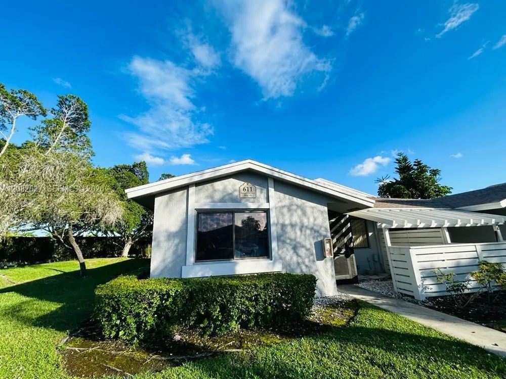 611 Racquet Club Rd #1 Weston, FL 33326