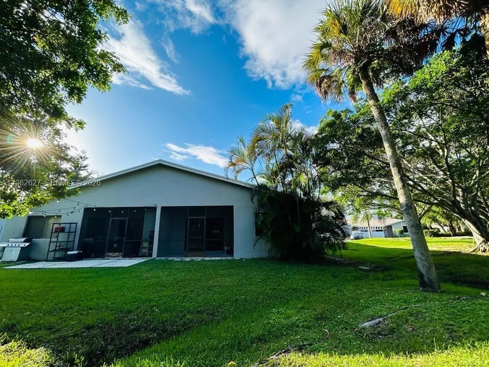 611 Racquet Club Rd #1 Weston, FL 33326