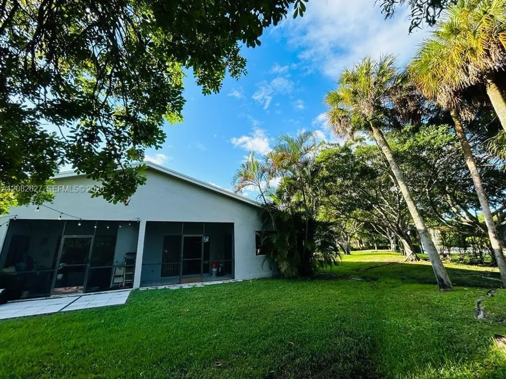 611 Racquet Club Rd #1 Weston, FL 33326