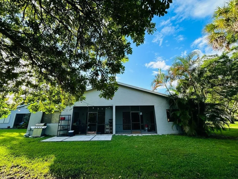 611 Racquet Club Rd #1 Weston, FL 33326