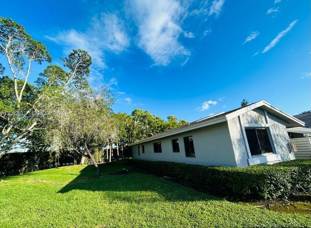 611 Racquet Club Rd #1 Weston, FL 33326