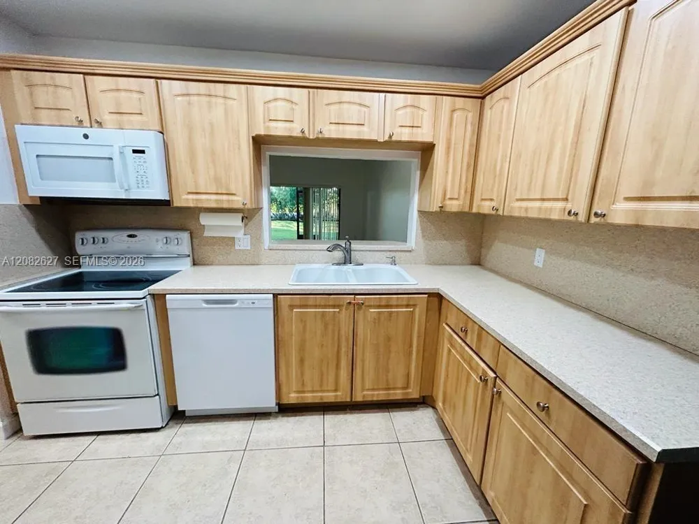 611 Racquet Club Rd #1 Weston, FL 33326