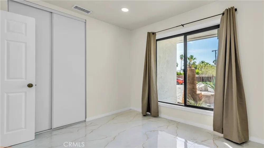 1840 E Joyce Palm Springs, CA 92262