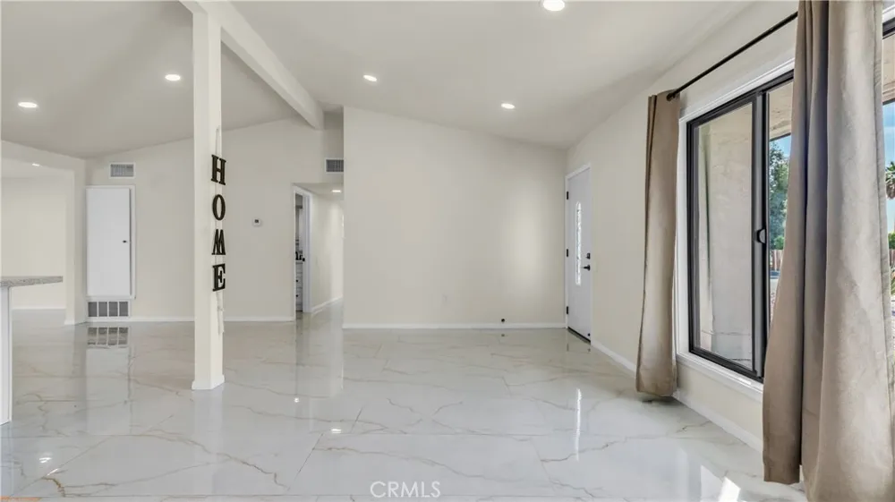 1840 E Joyce Palm Springs, CA 92262