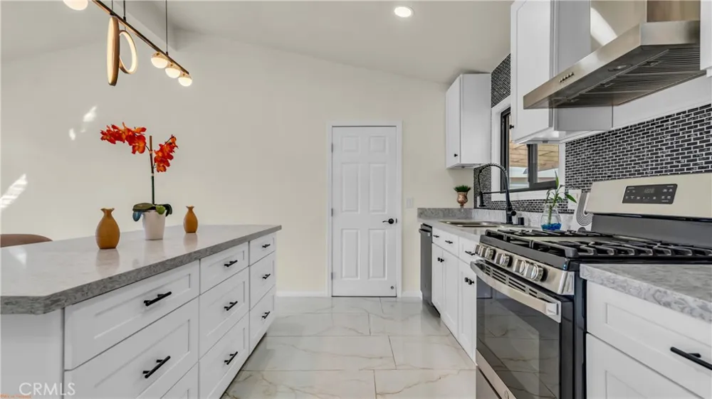 1840 E Joyce Palm Springs, CA 92262