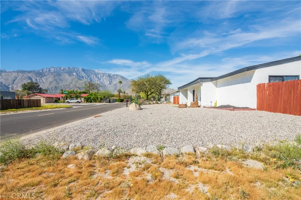 1840 E Joyce Palm Springs, CA 92262