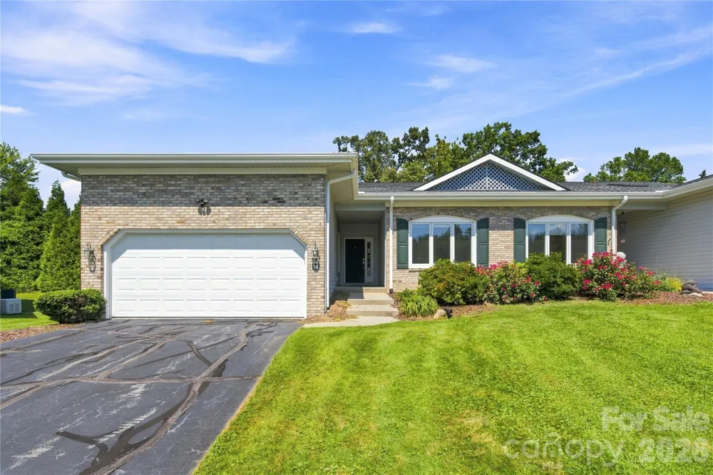 14 Country Meadows Lane Hendersonville, NC 28792