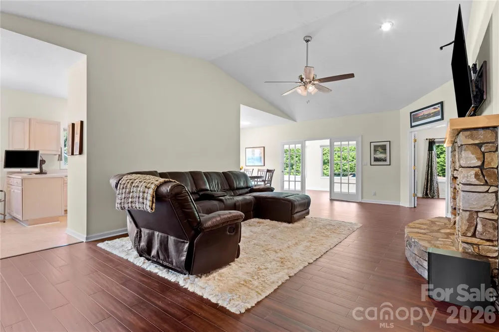 14 Country Meadows Lane Hendersonville, NC 28792