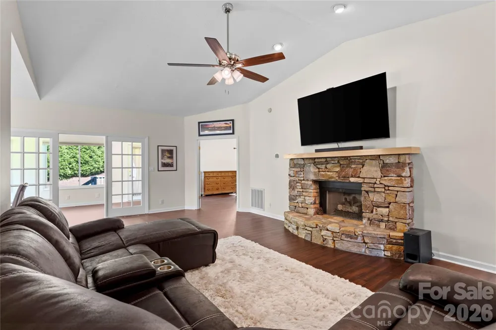14 Country Meadows Lane Hendersonville, NC 28792