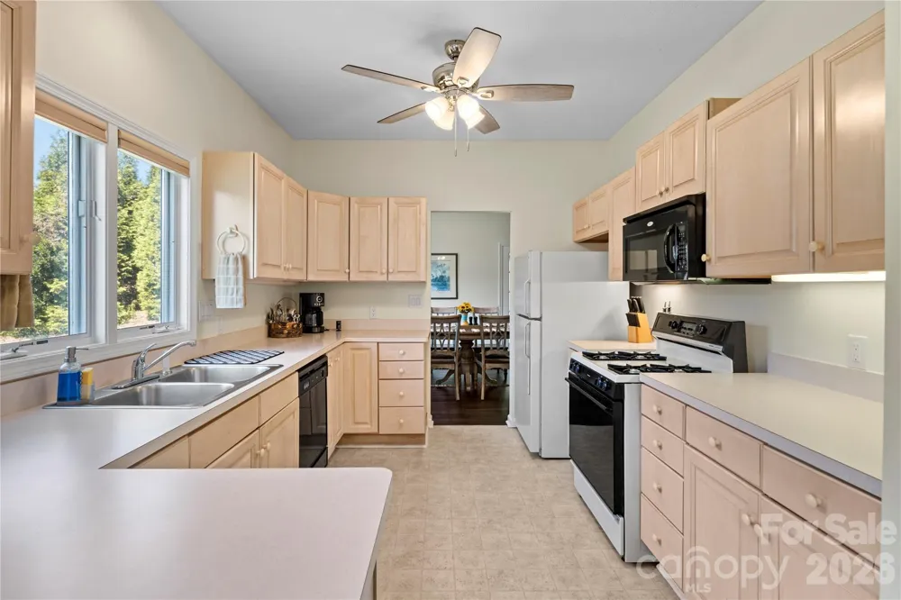 14 Country Meadows Lane Hendersonville, NC 28792