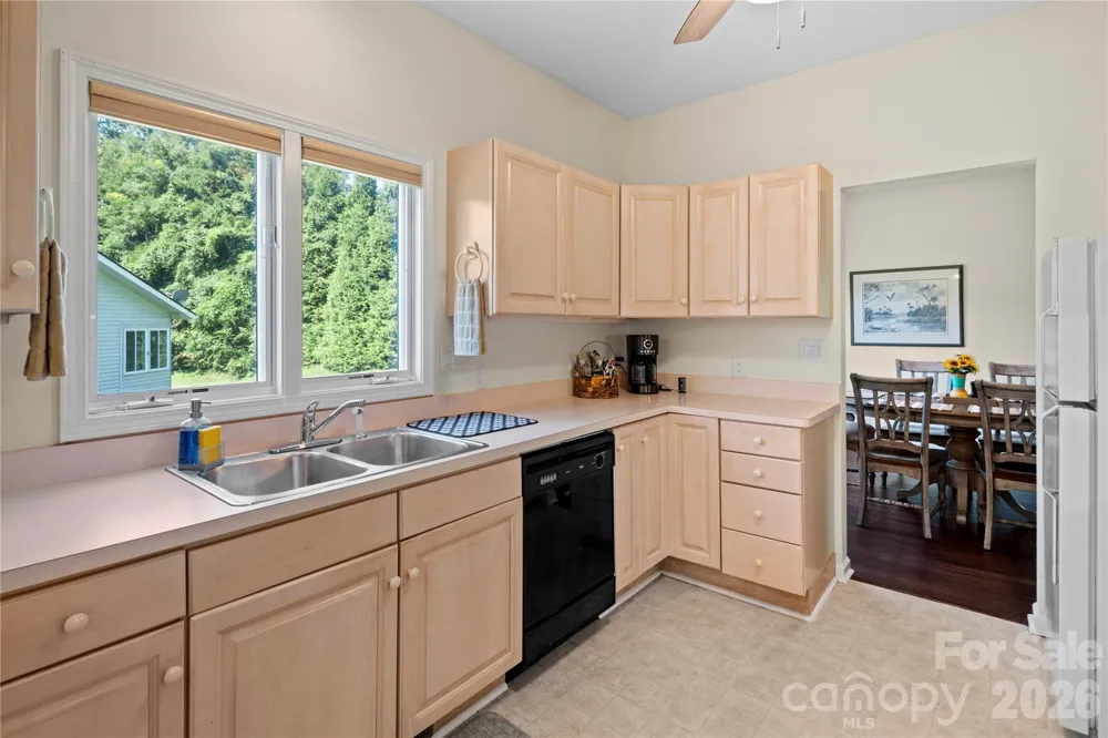 14 Country Meadows Lane Hendersonville, NC 28792