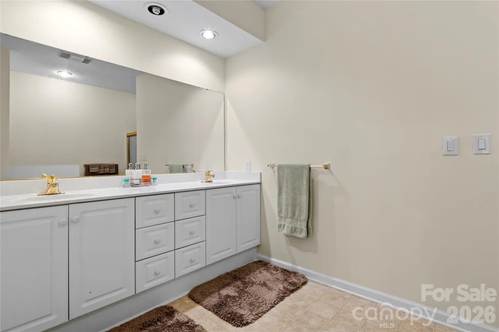 14 Country Meadows Lane Hendersonville, NC 28792