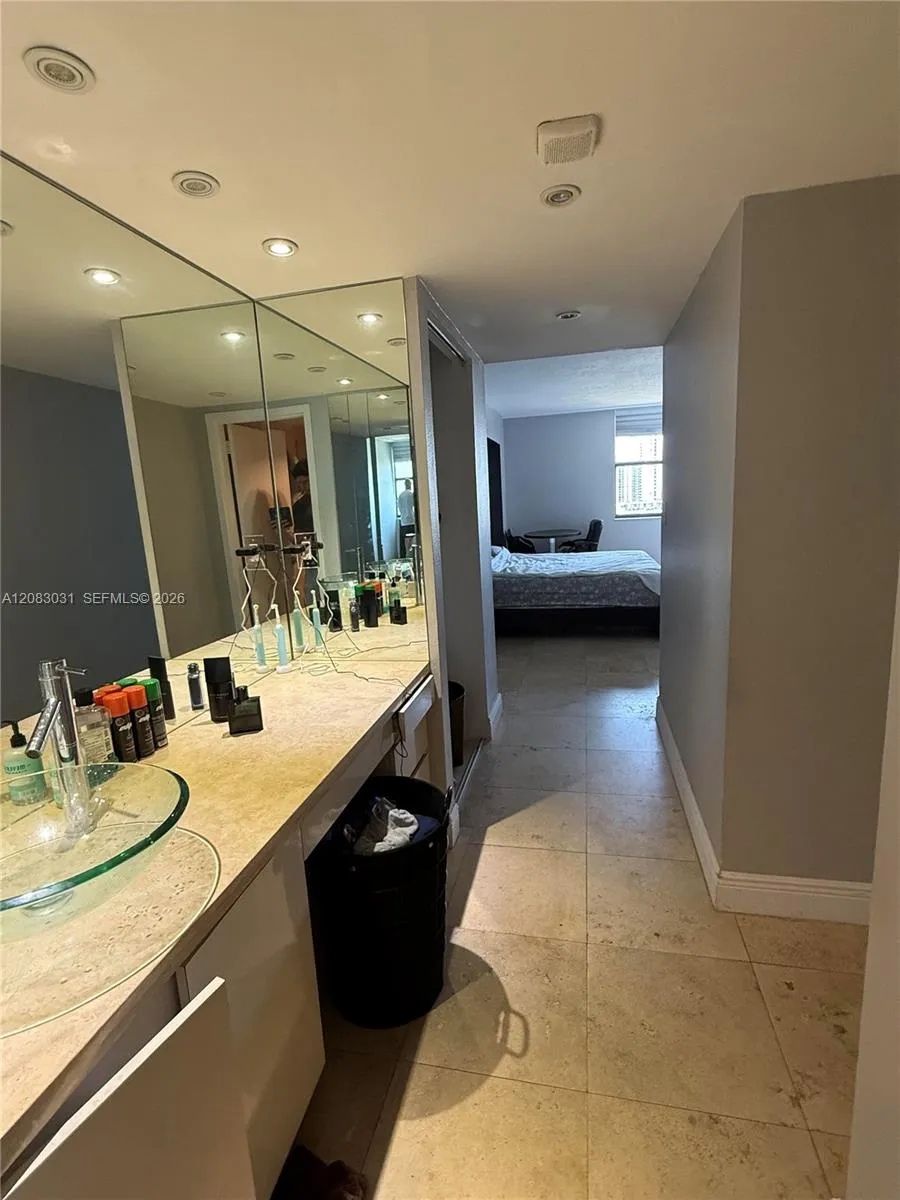 3375 Country Club Dr #1004 Aventura, FL 33180