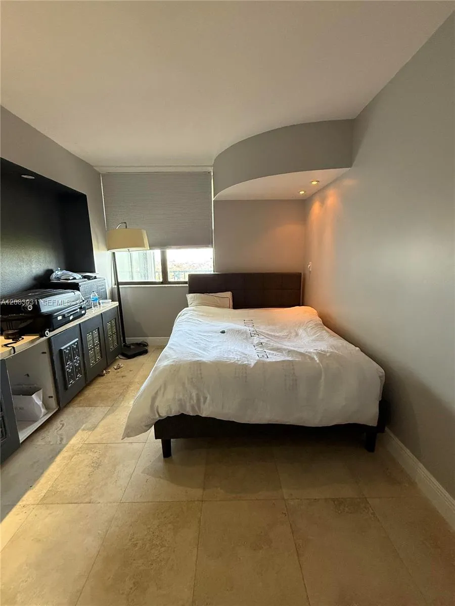 3375 Country Club Dr #1004 Aventura, FL 33180