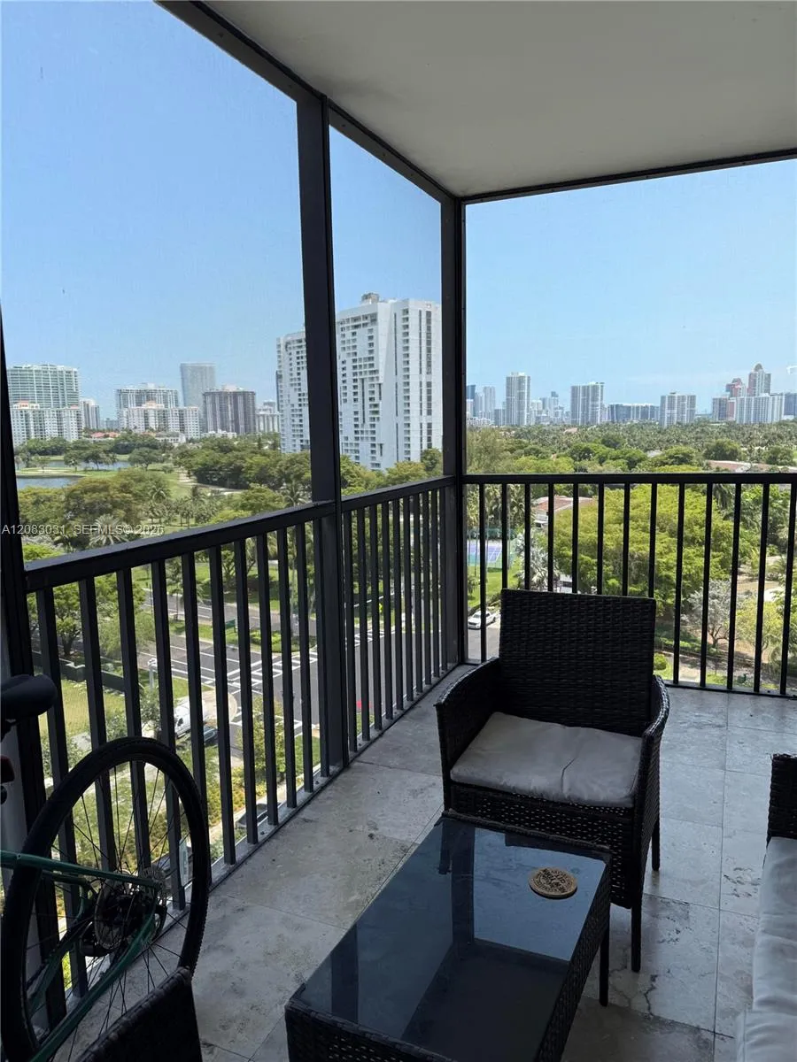 3375 Country Club Dr #1004 Aventura, FL 33180