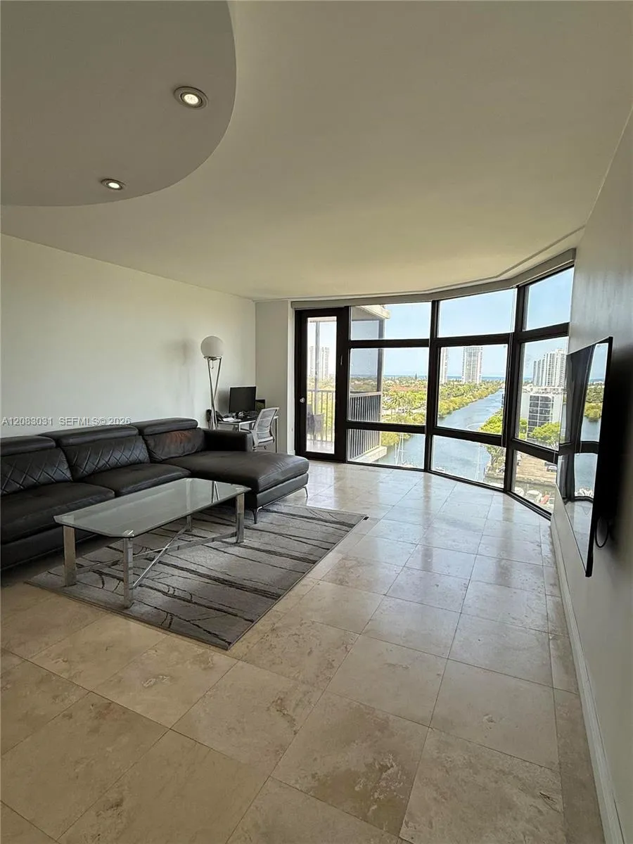 3375 Country Club Dr #1004 Aventura, FL 33180