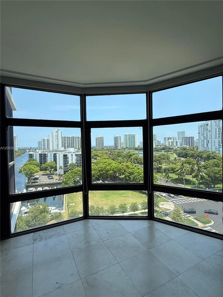 3375 Country Club Dr #1004 Aventura, FL 33180