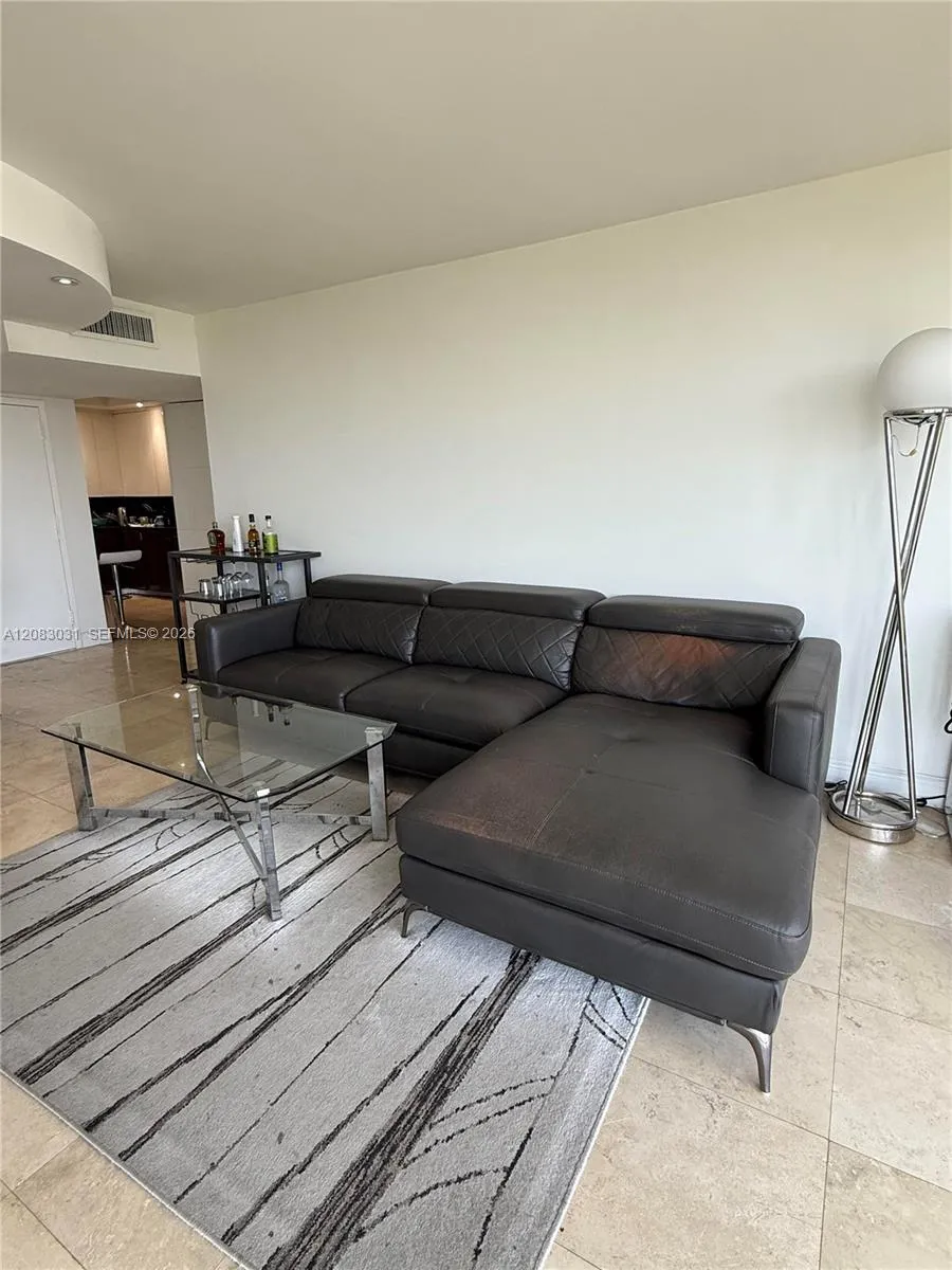 3375 Country Club Dr #1004 Aventura, FL 33180