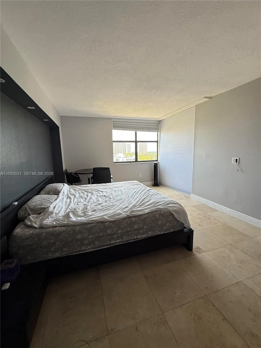 3375 Country Club Dr #1004 Aventura, FL 33180