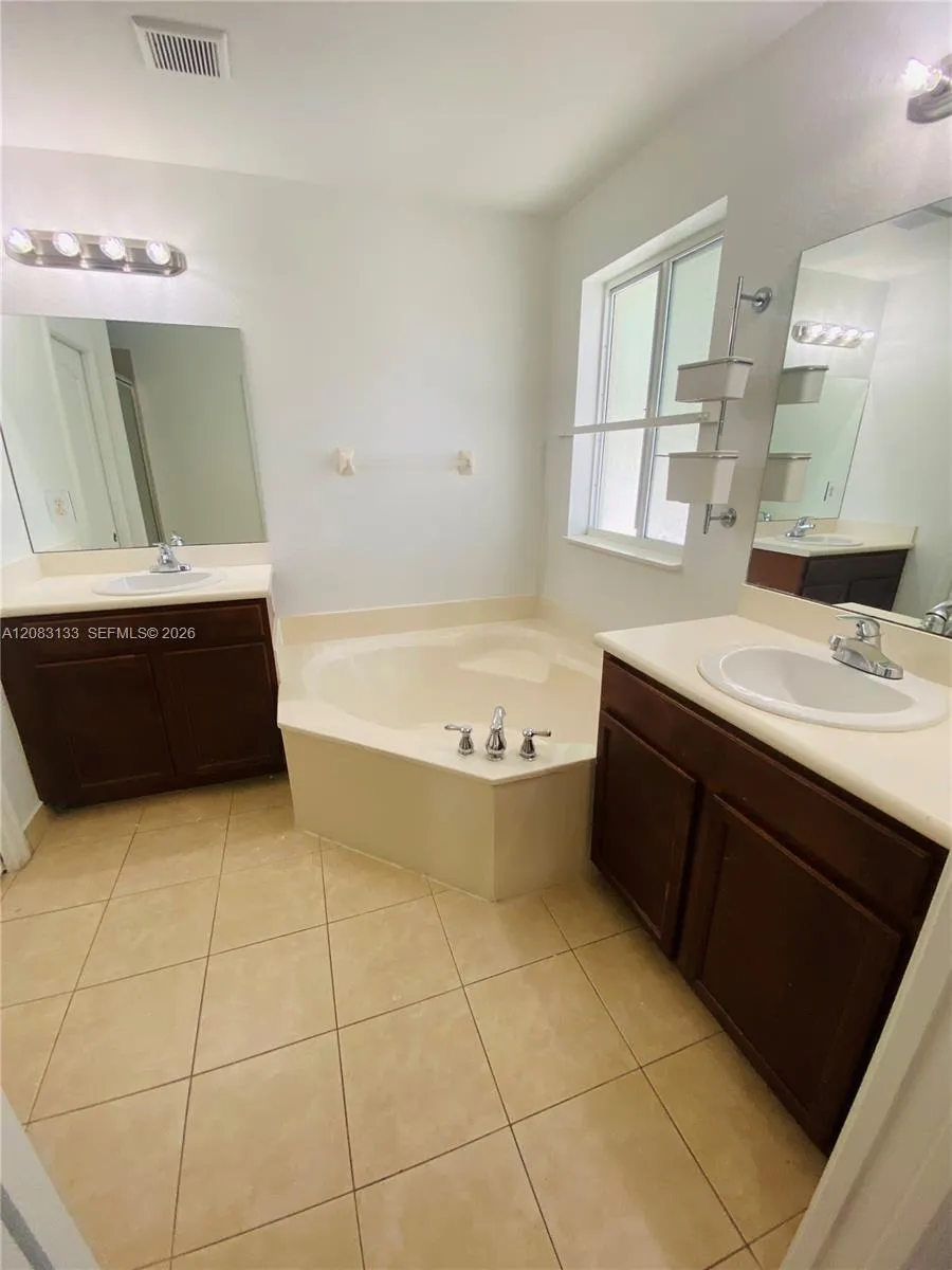 21401 NW 13th Ct #701 Miami Gardens, FL 33169
