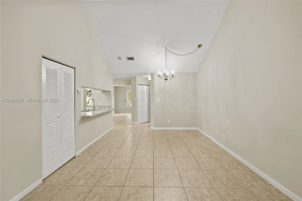 1076 Coral Club Dr #1076 Coral Springs, FL 33071